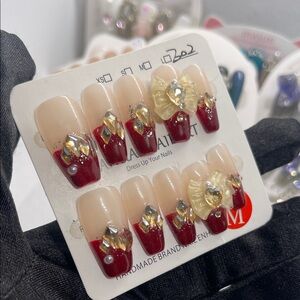 M size Elegant Red and Cream Nail Set